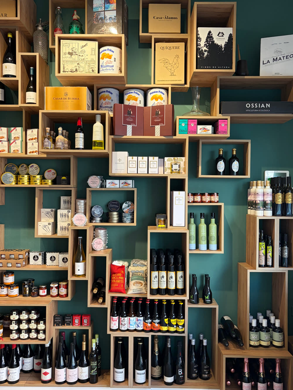 Selección de productos gourmet de La Revuelta